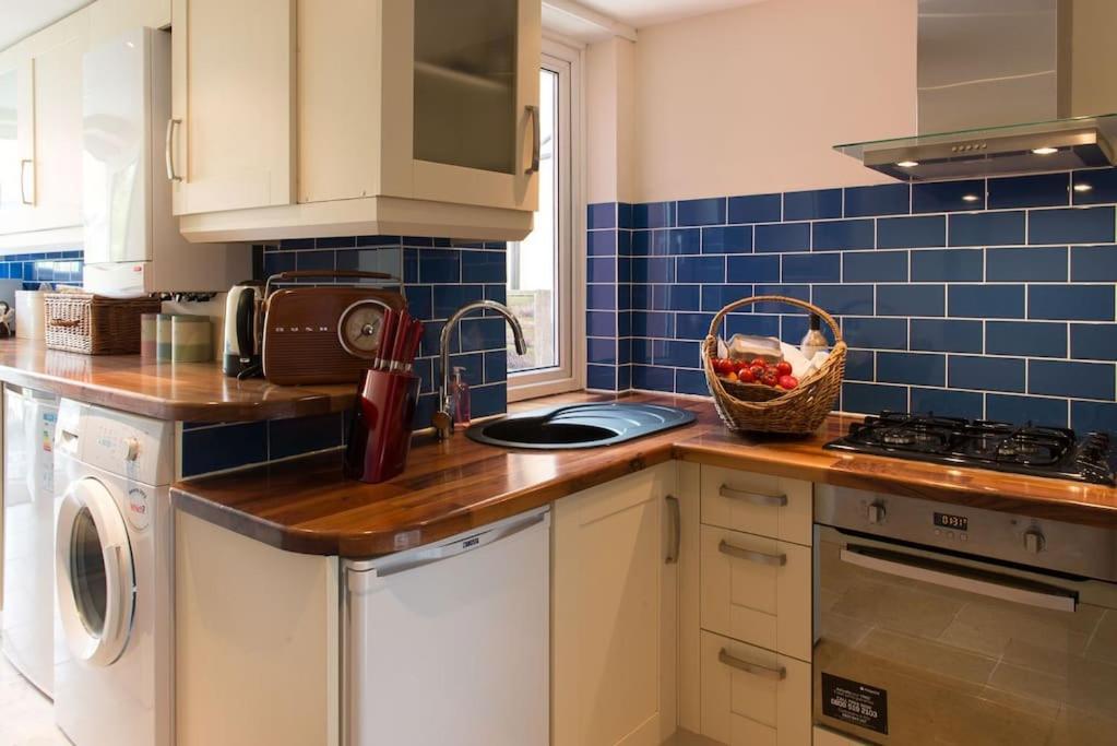 Meddlars A Historic Cottage On The Countryside Edge Of A Vibrant Market Town Hadleigh  외부 사진