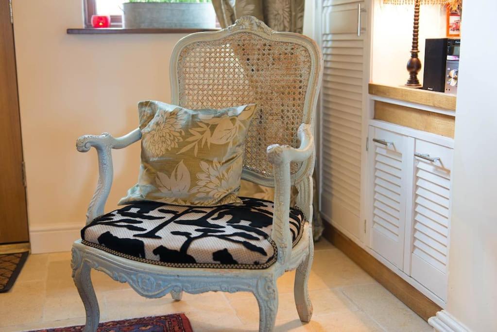Meddlars A Historic Cottage On The Countryside Edge Of A Vibrant Market Town Hadleigh  외부 사진