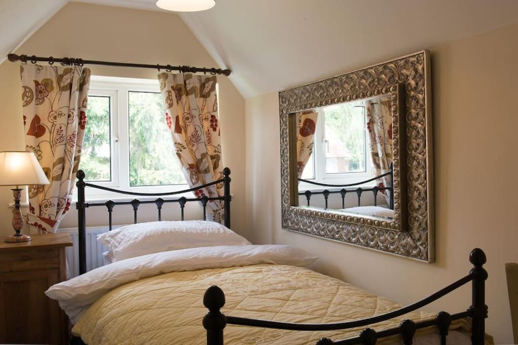 Meddlars A Historic Cottage On The Countryside Edge Of A Vibrant Market Town Hadleigh  외부 사진