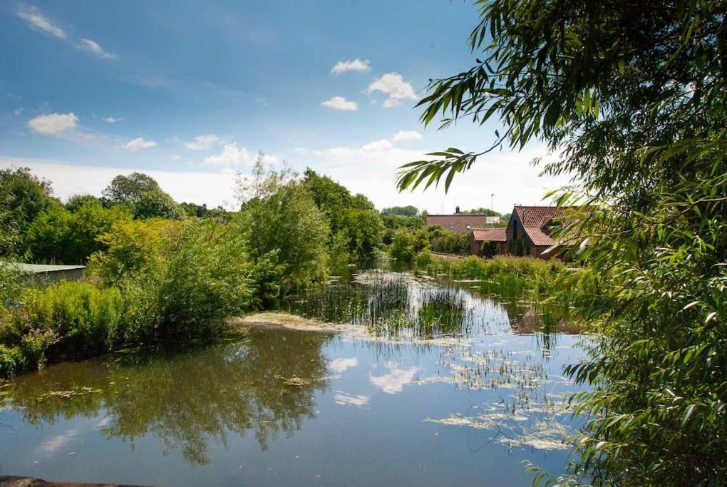 Meddlars A Historic Cottage On The Countryside Edge Of A Vibrant Market Town Hadleigh  외부 사진